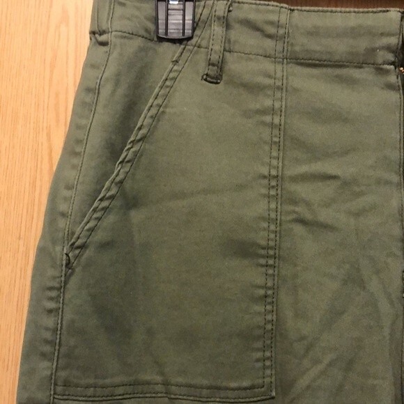 Fashion nova tunnel vision cropped jeans olive green size XL - Picture 5 of 9